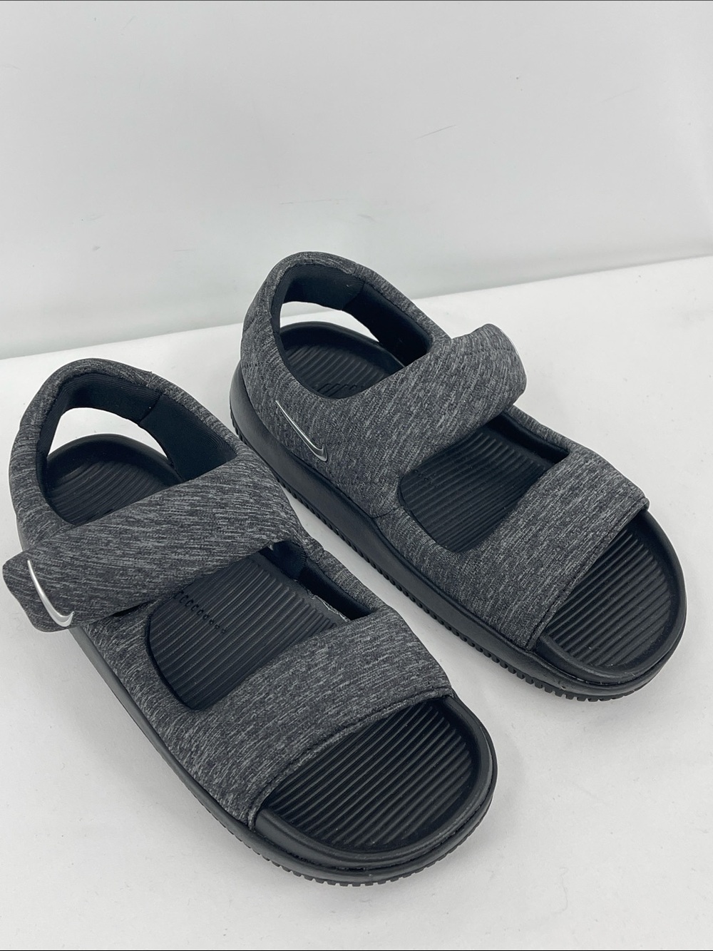 NIKE CALM WOMENS SIZE 6 Grey Hook-and-Loop Sport Sandals